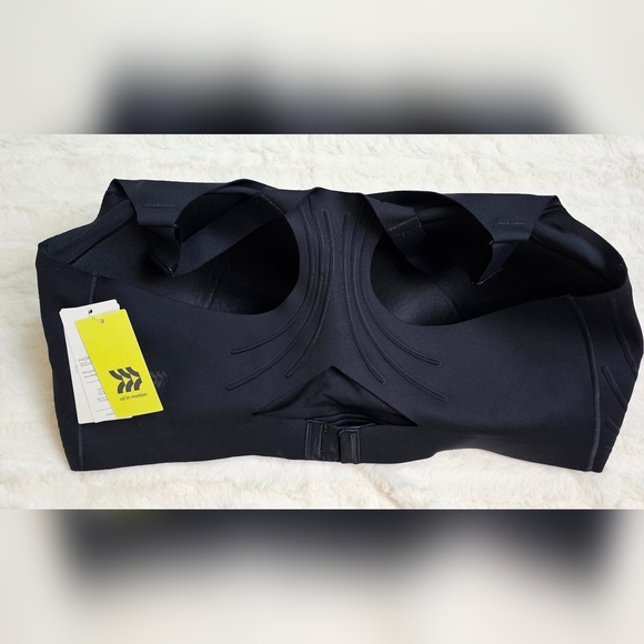 High Support Embossed Racerback Run Sports Bra | All In Motion | Black 4X - Picture 4 of 9
